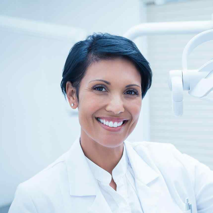 https://dentanatura.hu/wp-content/uploads/2020/02/doctor-01.jpg