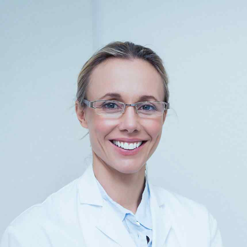 https://dentanatura.hu/wp-content/uploads/2020/02/doctor-02.jpg